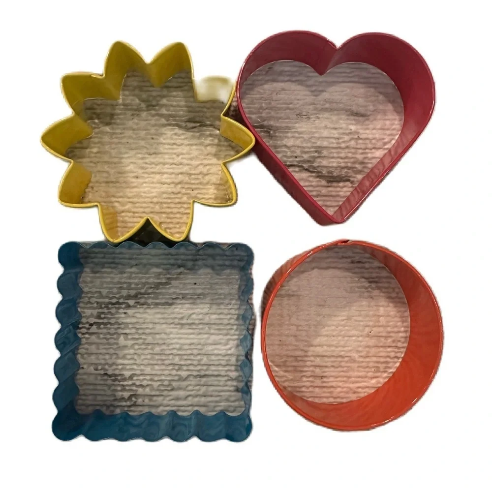 Wilton 4 Piece‎ Cookie Cutter Set Heart Flower Circle Wavy (Square)